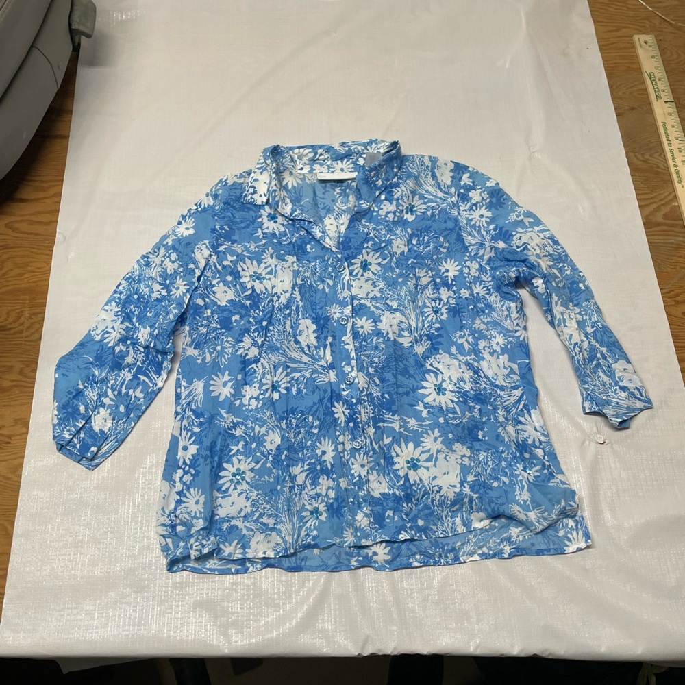 Women's Blue Floral Button-Front Shirt - Lightweight Collared Top